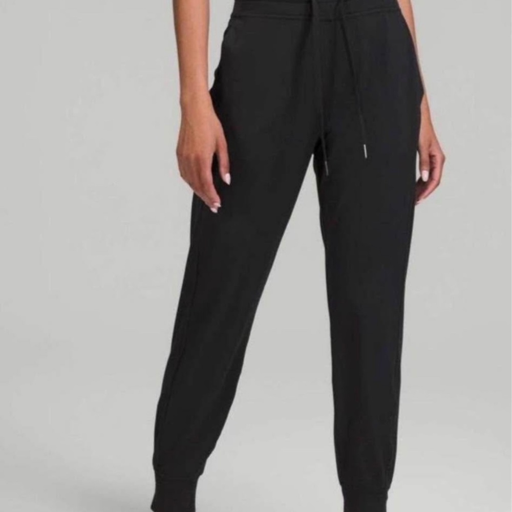 Lululemon On The Fly Joggers Women's Size 2 Black Drawstring Elastic Waist sport